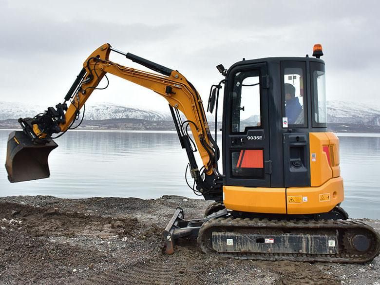 New Mini 3.5 Ton Crawler Excavator 9035e with Cheap Price