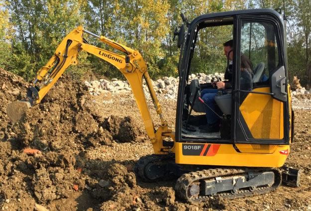 Hot Sale High Quality Digger Small Excavator 9018f