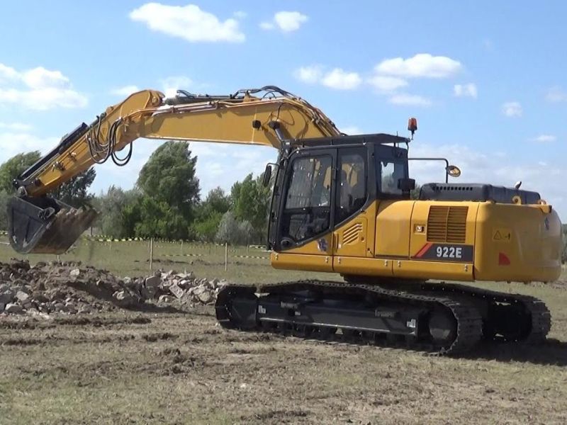 Chinese Hydraulic 22 Ton Crawler Excavator Clg922e with Long Arm