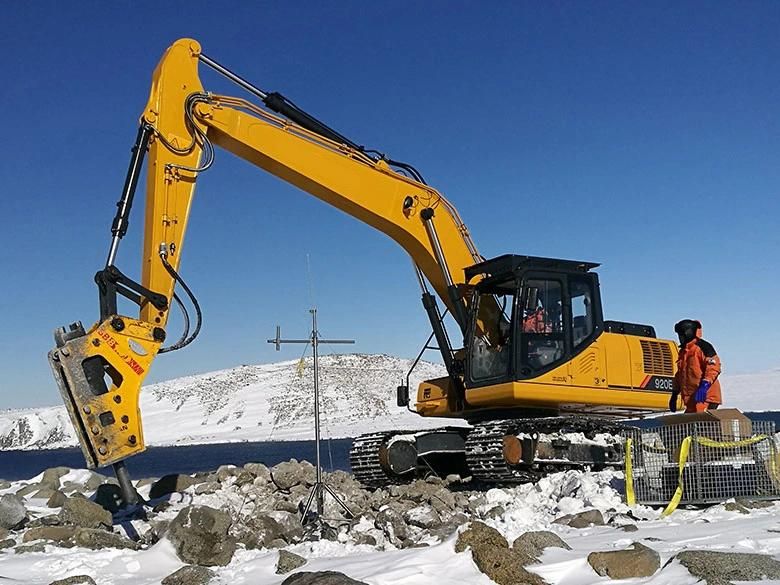 Liugong 20t Crawler Excavator Clg920e with Hammer and Line in Ecuador