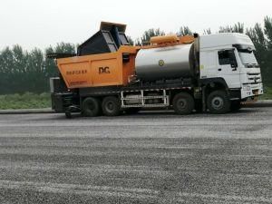 Asphalt Gravel Synchronous Sealing Truck for Sale