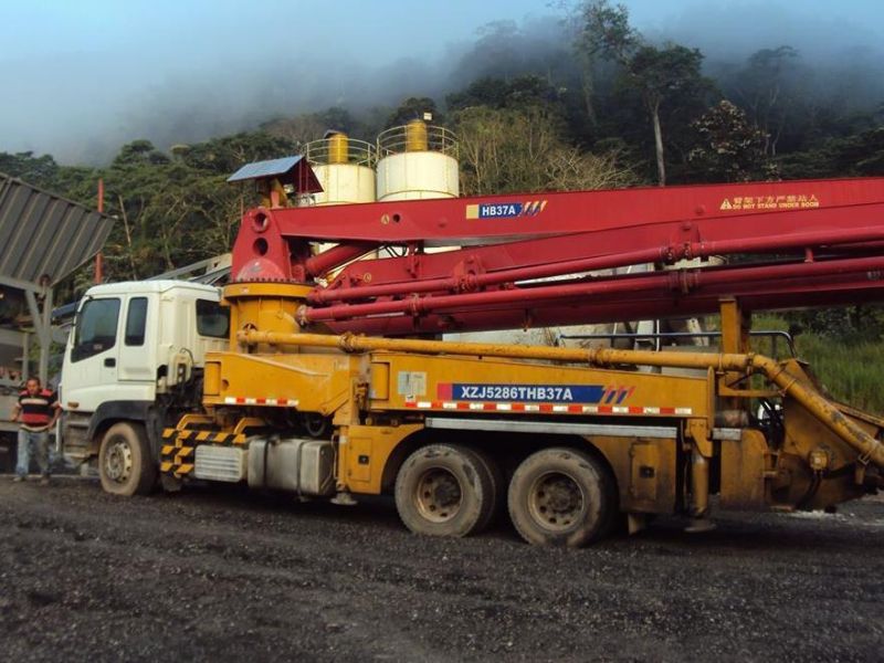 Low Price of Concrete Pumping Machine Trailer Concrete Mixing Pump Hv37V