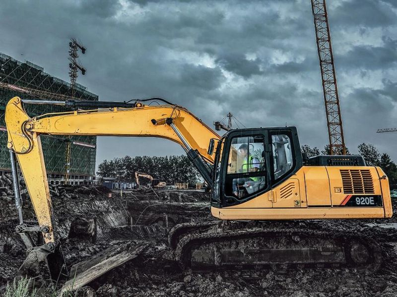 Liugong 20t Crawler Excavator Clg920e with Hammer and Line in Ecuador