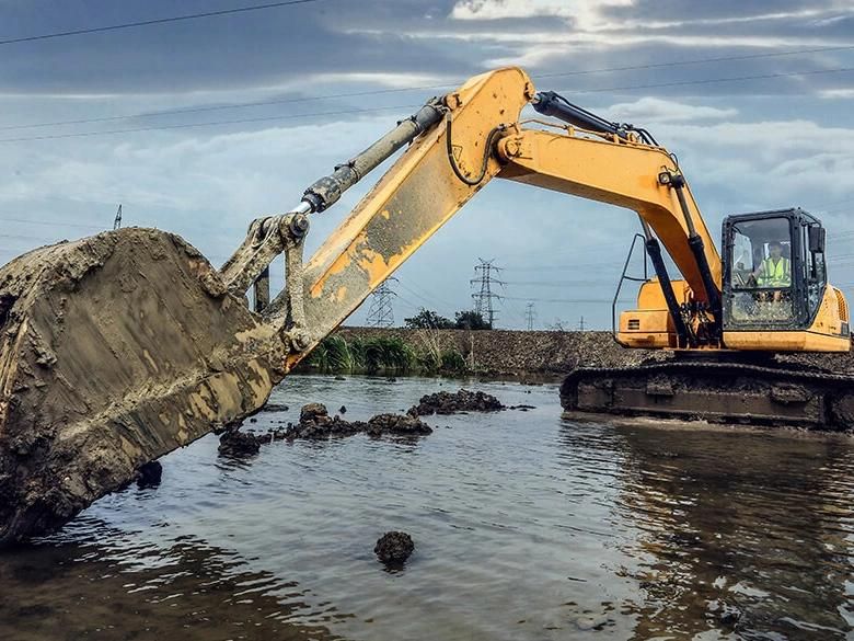 Liugong 20t Crawler Excavator Clg920e with Hammer and Line in Ecuador