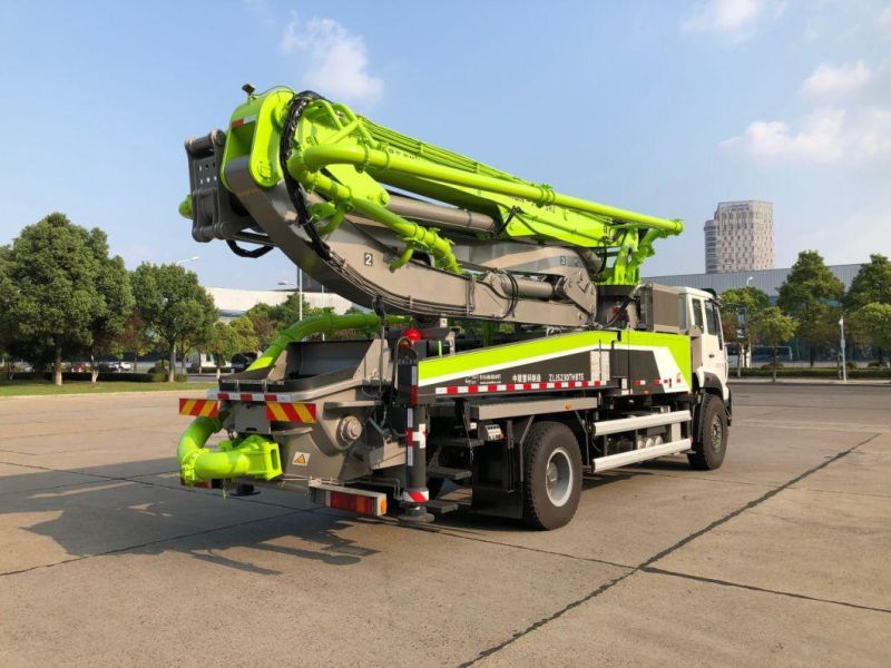 Zoomlion 47m Concrete Pump Truck with Spare Parts for Sale