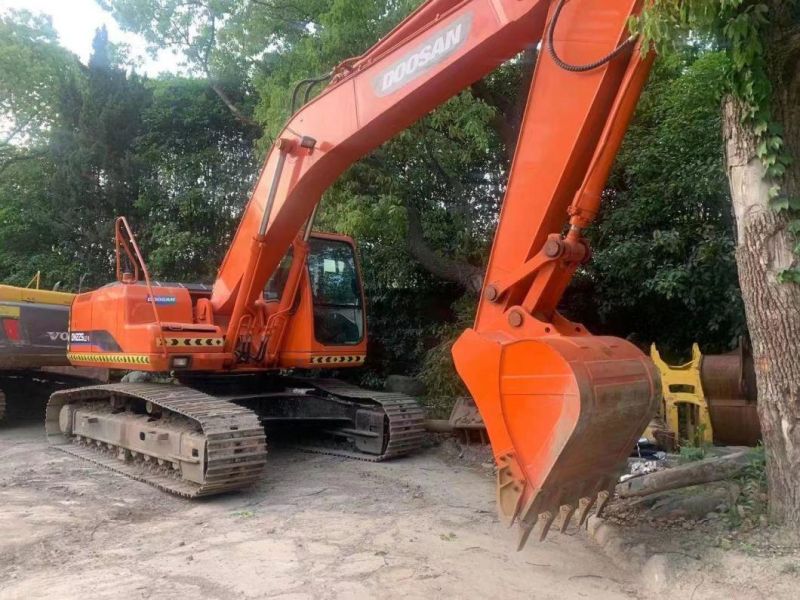Second Hand / Used Excavator Doosan Dh225 Dh220 Dh135 Dh300 Dh330 with Good Condition and High Quality for Mining Machinery