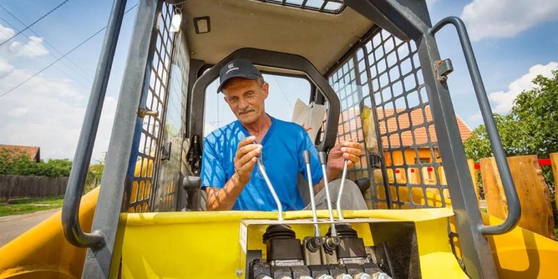 375A 0.45m3 Liugong Mini Skid Steer Loader in Uganda