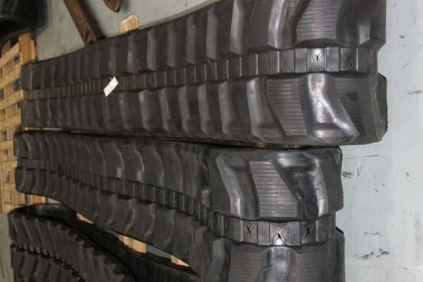 Black Rubber Track (450*81W*76) for Doosan Dx80/ Hitachi Ex75