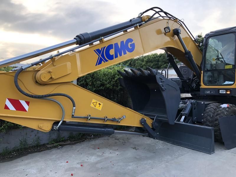 Top Brand 21ton Wheel Excavator Xe210wb for Sale