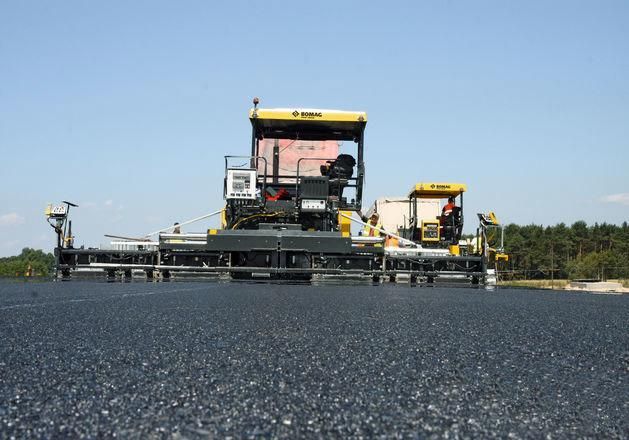 9.5m Width Road Paver Laying Machine Small Asphalt Pavers Price