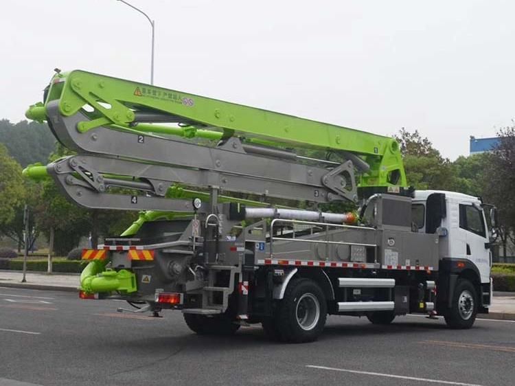 Zoomlion 38m Truck Mounted Concrete Pump with Spare Parts (38X-5RZ)