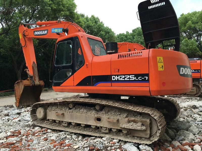 Korea Imported 22t Doosan Dh225LC-7 Crawler Type Excavator Dh220