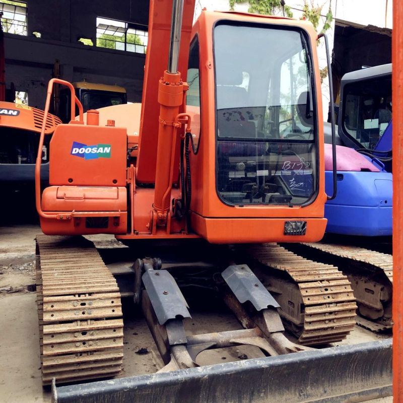 Used Doosan Dh80 Crawler Excavator with Hydraulic Breaker Line and Hammer in Good Condition