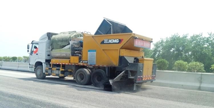 XCMG Factory 6m3 Asphalt Synchronous Chip Sealing Vehicle Xtf1003 Price for Sale