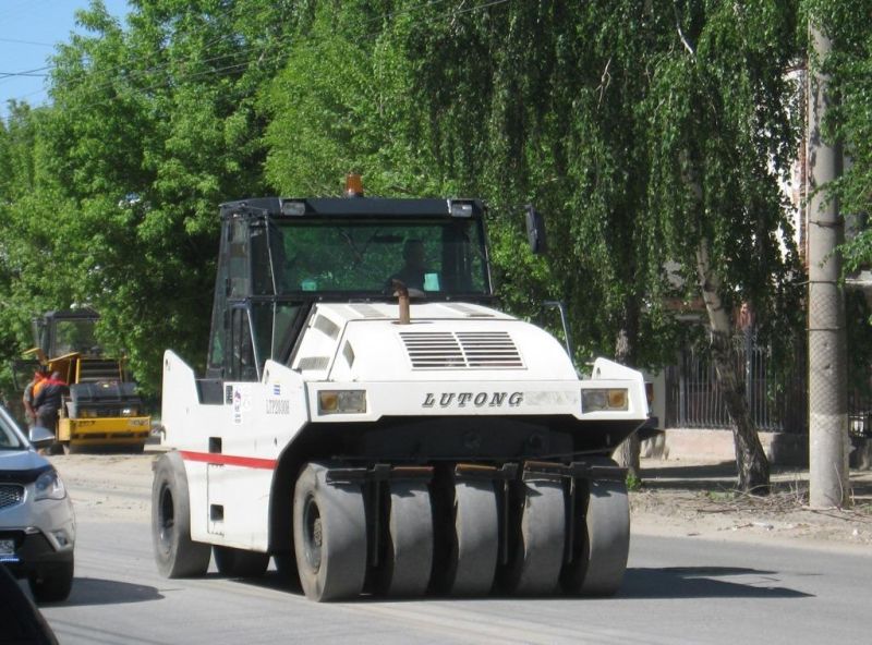 China Hydraulic Pneumatic Tyre Road Roller 20ton 30ton Lutong Ltp2030h