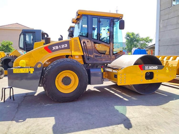 XCMG Official Xs123 130HP Single Drum Vibratory China New Road Roller Compactor Machine Price for Sale