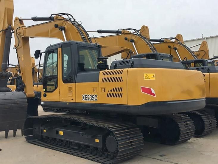 China New 23.5ton Crawler Excavator with Hydraulic Breaker