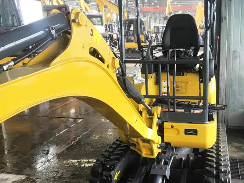 1.7ton Towable Mini Excavator Xe15u with Hydraulic Hammer for Sale