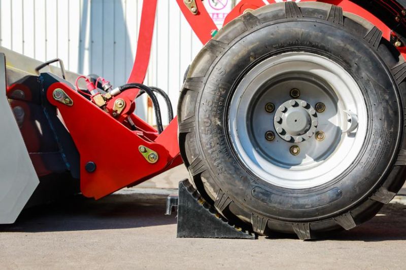 China Supplier Hzm Compact/Articulated/Multifunctional with CE/Euro 5 Engine Bucket/Fork/Attachments/Cab/Rops/Roll Bar 812 Mini Loader for Sales/Garden