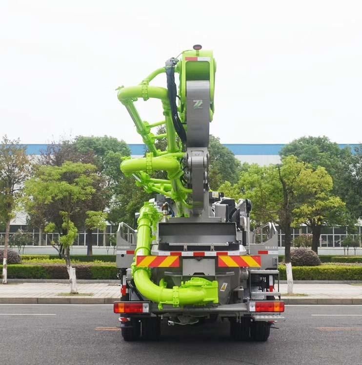 Zoomlion 40m Truck Mounted Concrete Pump with Spare Parts