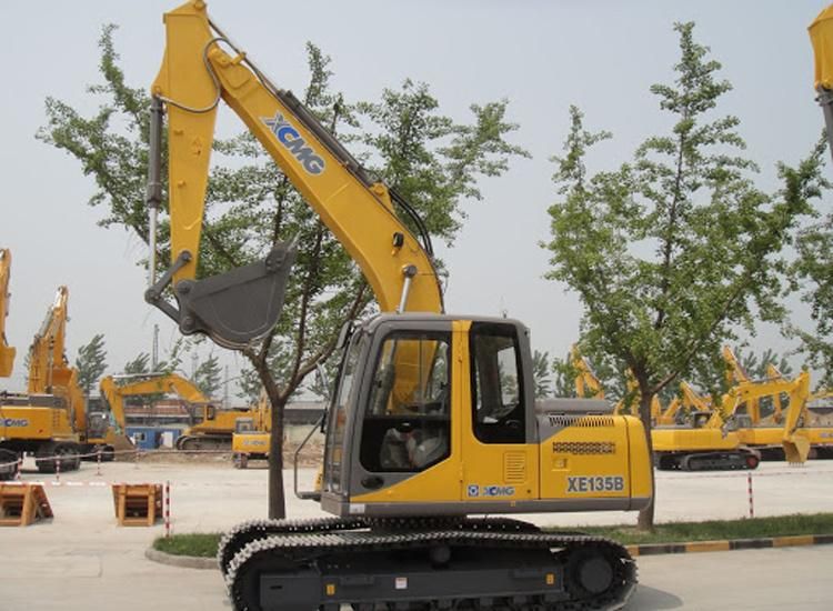 13.5 Ton Hydraulic Excavator Machine with Good Price (XE135B)