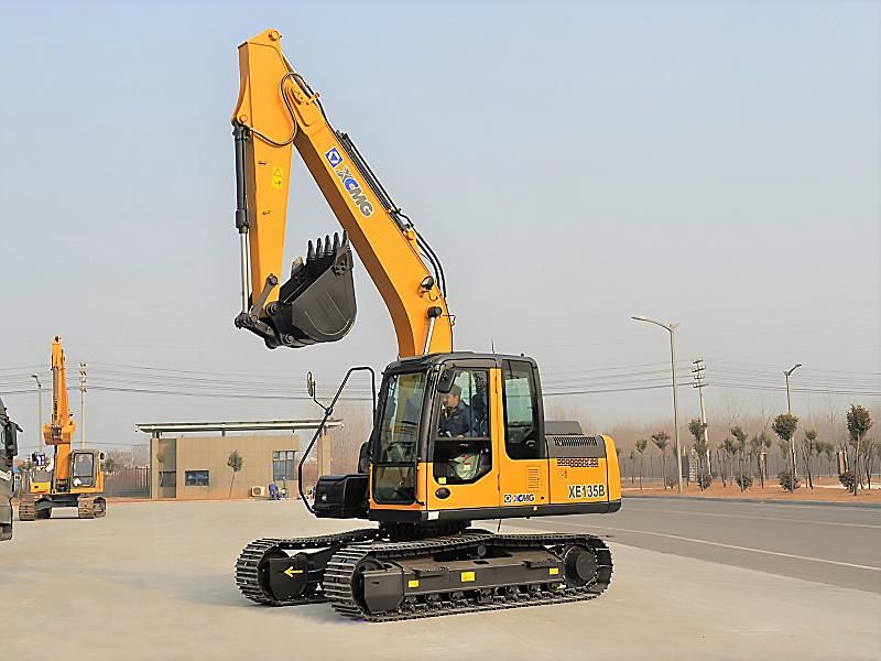 XCMG Official Xe135b 13ton Hydraulic Crawler Digger Excavator with Isuzu Engine