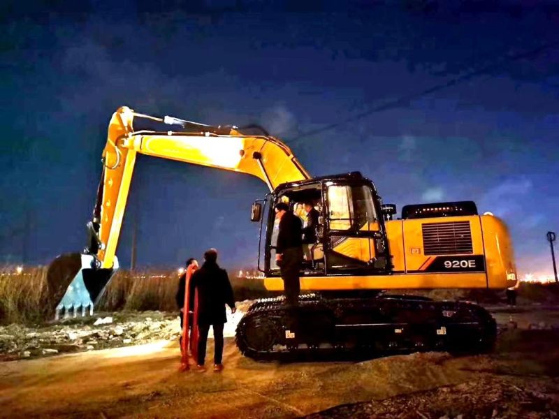 Liugong 20t Crawler Excavator Clg920e with Hammer and Line in Ecuador