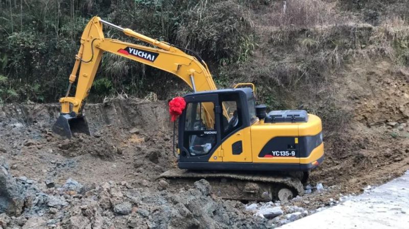 13.8 Tons Yc135-9 Steel Tracks Excavator with Dozer