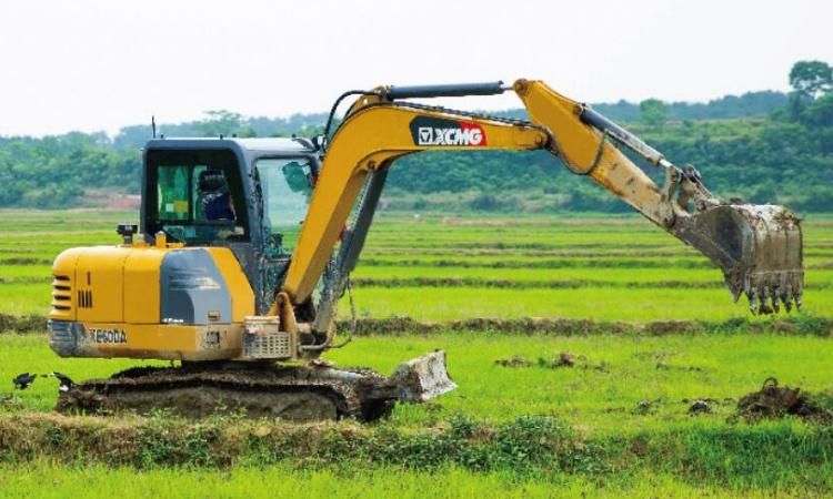XCMG Official Xe55D 5.5 Ton Chinese Small Hydraulic Mini Crawler Excavator Price for Sale