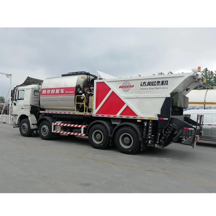 Road Construction Machine Automatic Asphalt Chip Sealer Truck for Africa