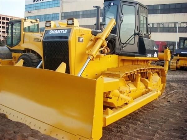 China Shantui Bulldozer SD16 with Spare Parts (three shrink ripper, RTs cabin and others)