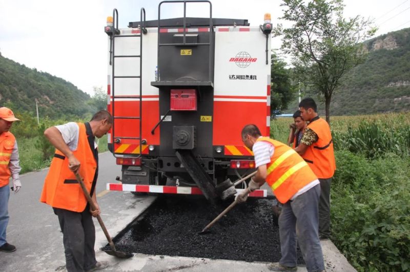 China No. 1 Brand Dgl5163tyh-054 5m3 Asphalt Pavement Maintenance Truck