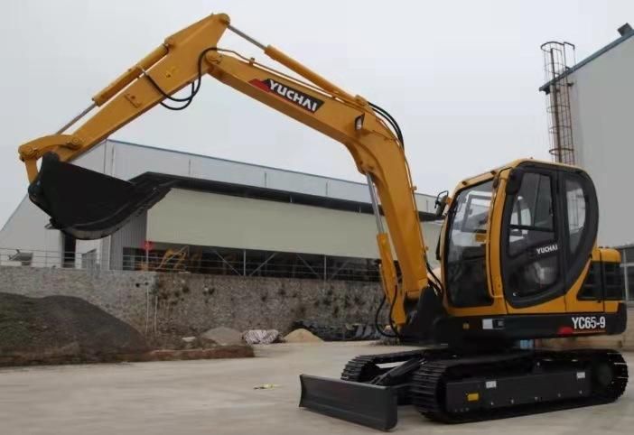Yuchai Hydraulic Crawler Excavator 6 Ton Yc60-9 with Hydraulic Breaker