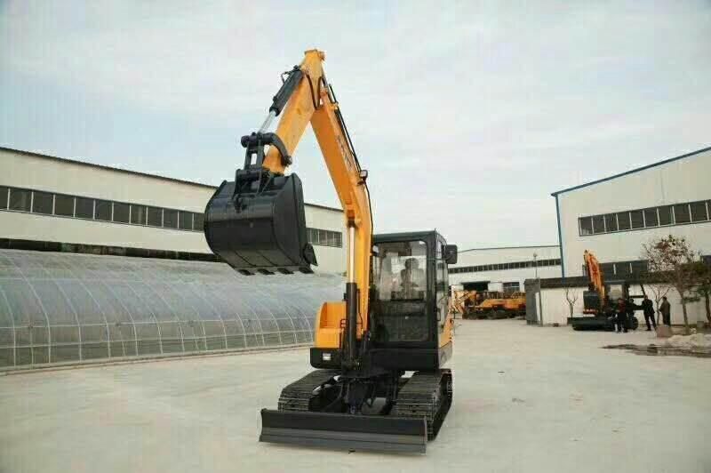 Sinomada 13500kg Jh135D Hydraulic Mini Excavator with Competitive Price