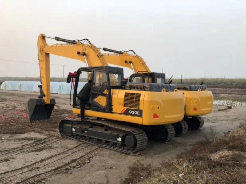 Liugong 20t Crawler Excavator Clg920e with Hammer and Line in Ecuador